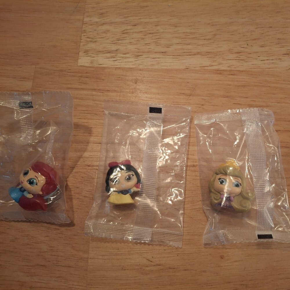 Disney Doorables Lot of 4 Snow White, Sleeping Beauty, Little Mermaid - Sealed